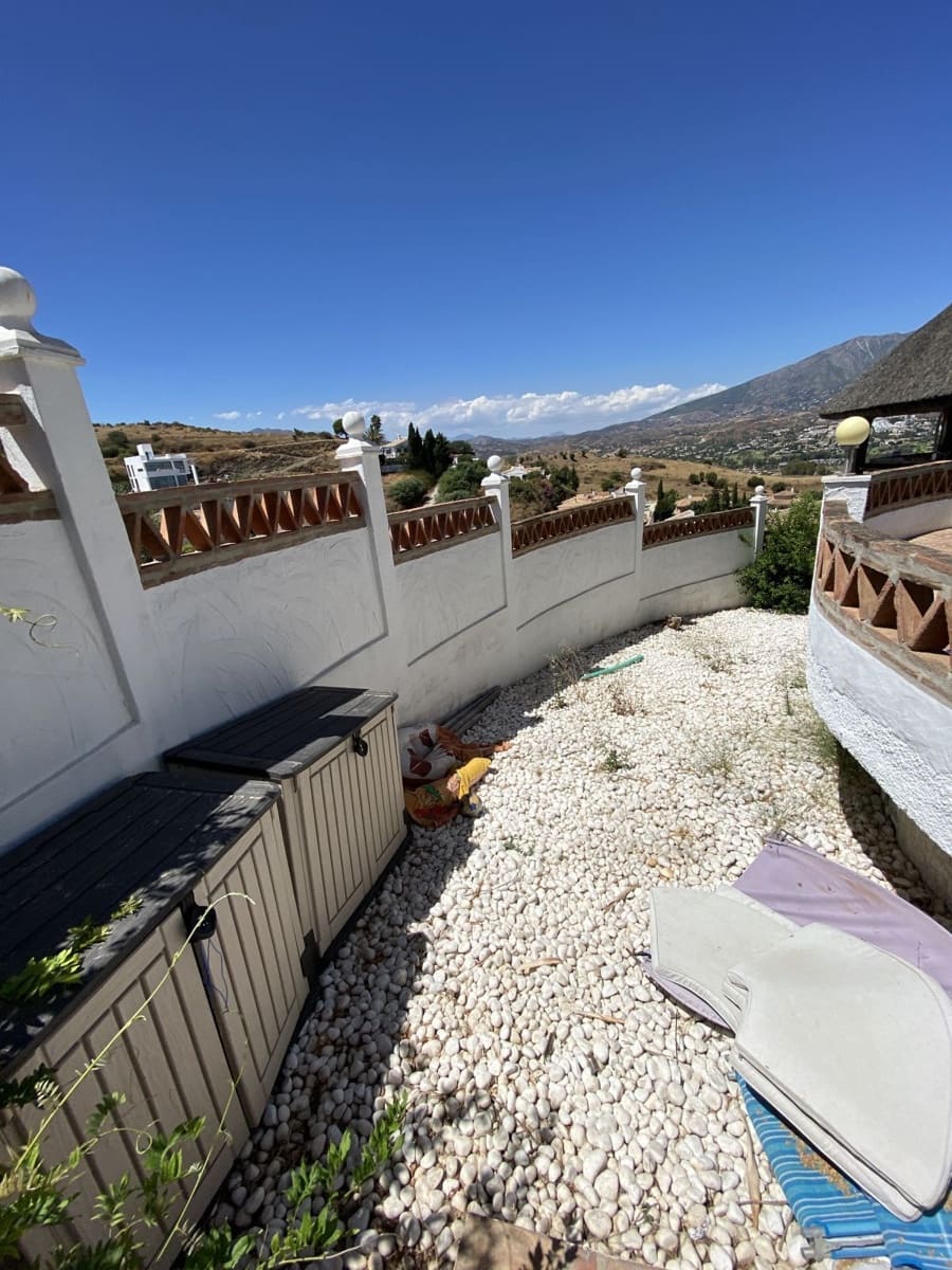 4 bedroom Villa for sale in Mijas Costa with pool garage - € 799,000 (Ref: 9959459)