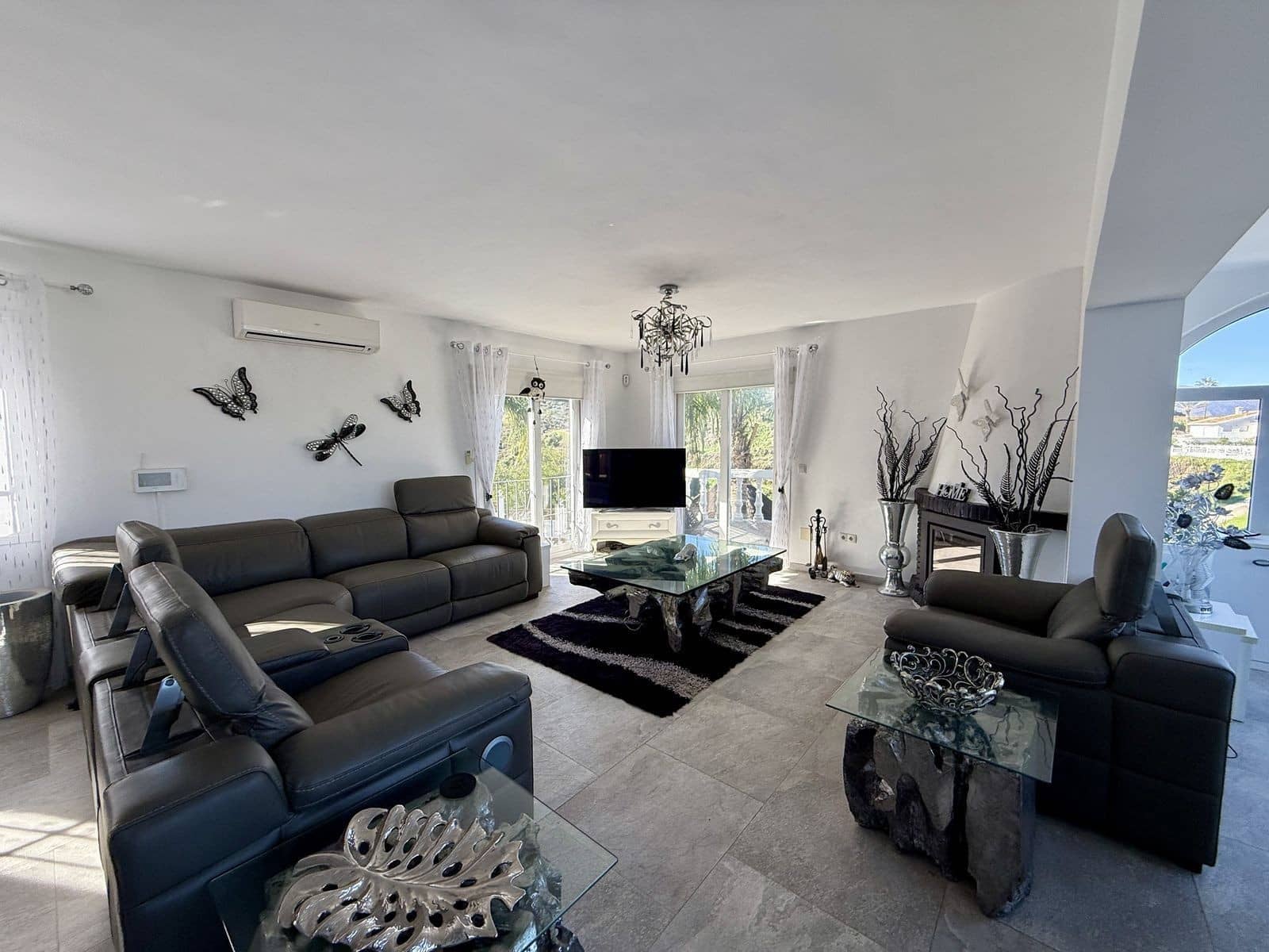 4 bedroom Villa for sale in Mijas Costa with pool garage - € 799,000 (Ref: 9959459)