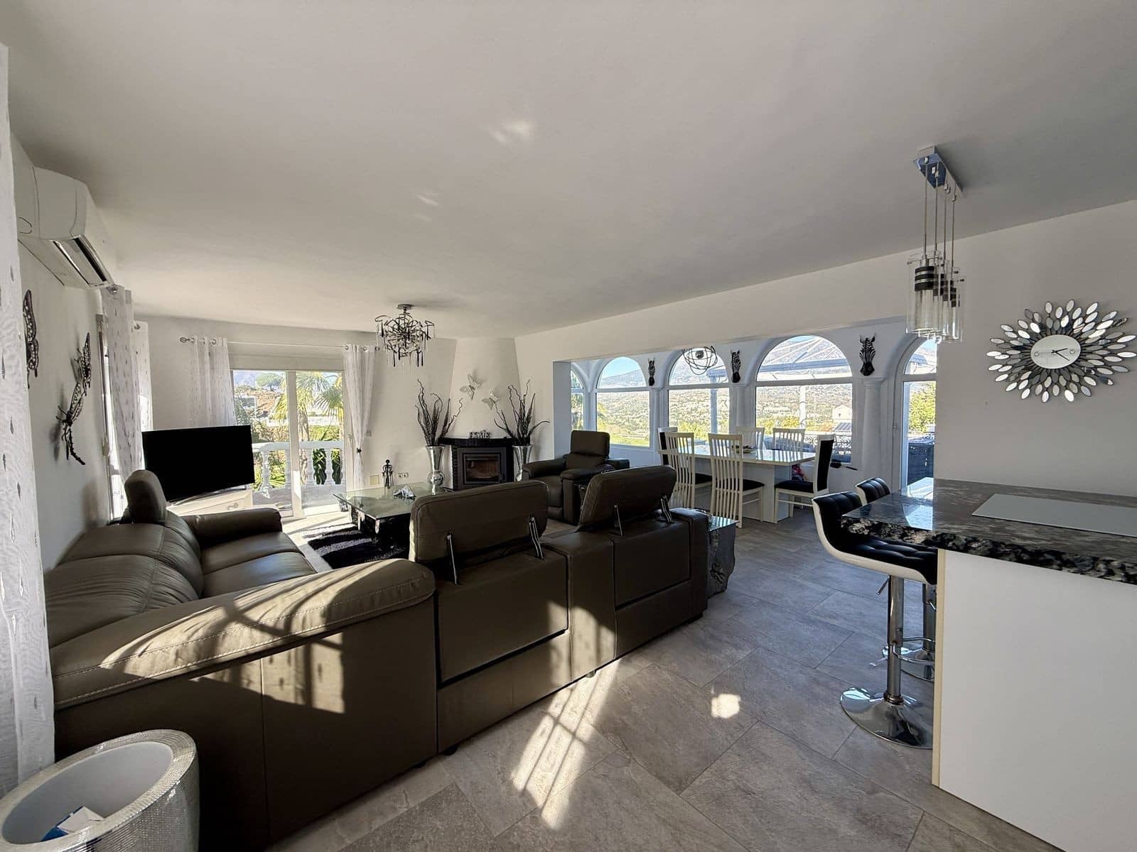 4 bedroom Villa for sale in Mijas Costa with pool garage - € 799,000 (Ref: 9959459)