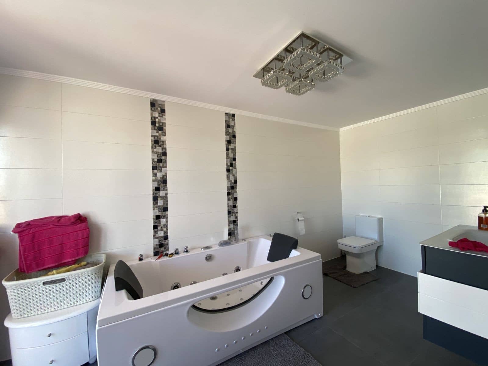 4 bedroom Villa for sale in Mijas Costa with pool garage - € 799,000 (Ref: 9959459)
