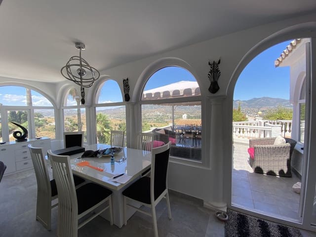 4 soverom Villa til salgs i Mijas Costa, Mijas med svømmebasseng garasje - € 799 000 (Ref: 9959459)