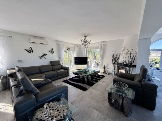 4 soverom Villa til salgs i Mijas Costa, Mijas med svømmebasseng garasje - € 799 000 (Ref: 9959459)
