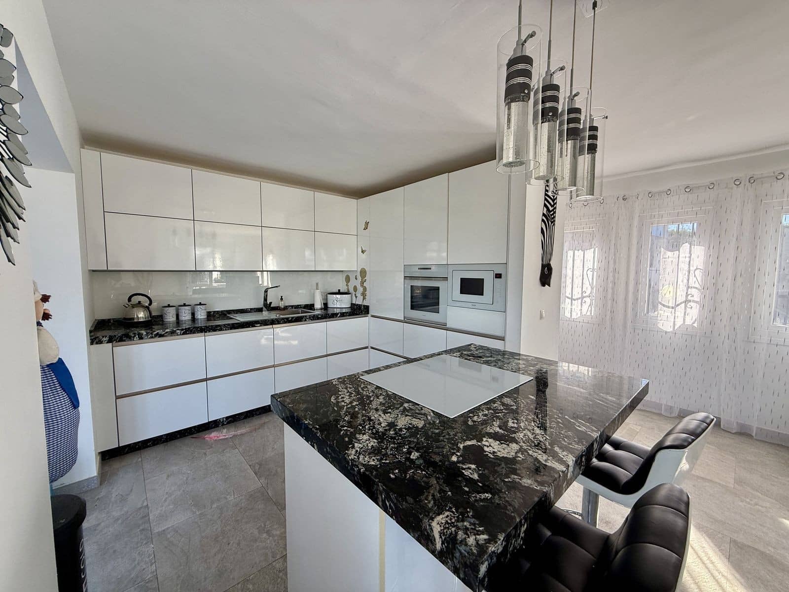 4 bedroom Villa for sale in Mijas Costa with pool garage - € 799,000 (Ref: 9959459)
