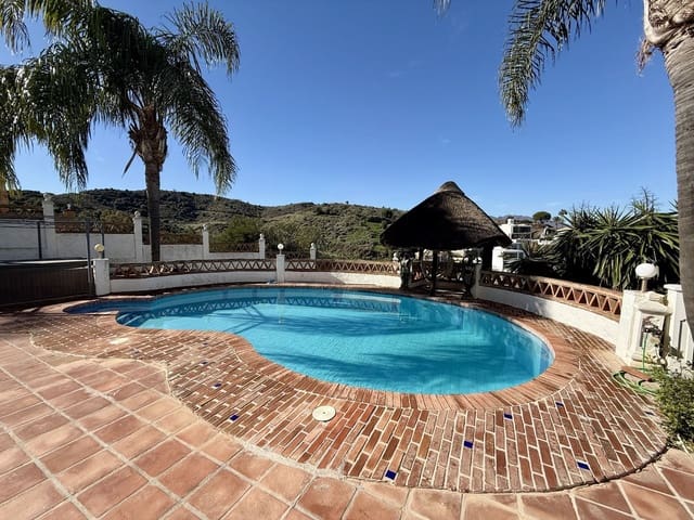 4 soverom Villa til salgs i Mijas Costa, Mijas med svømmebasseng garasje - € 799 000 (Ref: 9959459)