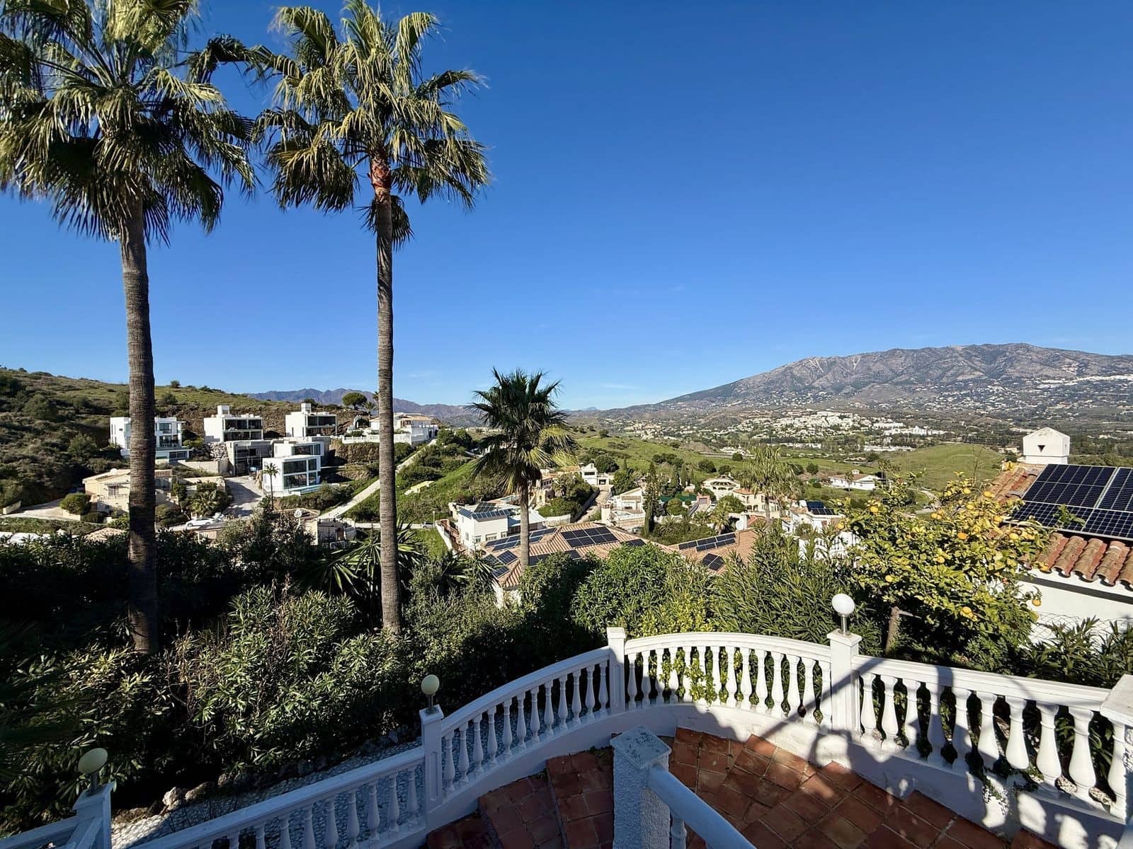 4 bedroom Villa for sale in Mijas Costa with pool garage - € 799,000 (Ref: 9959459)