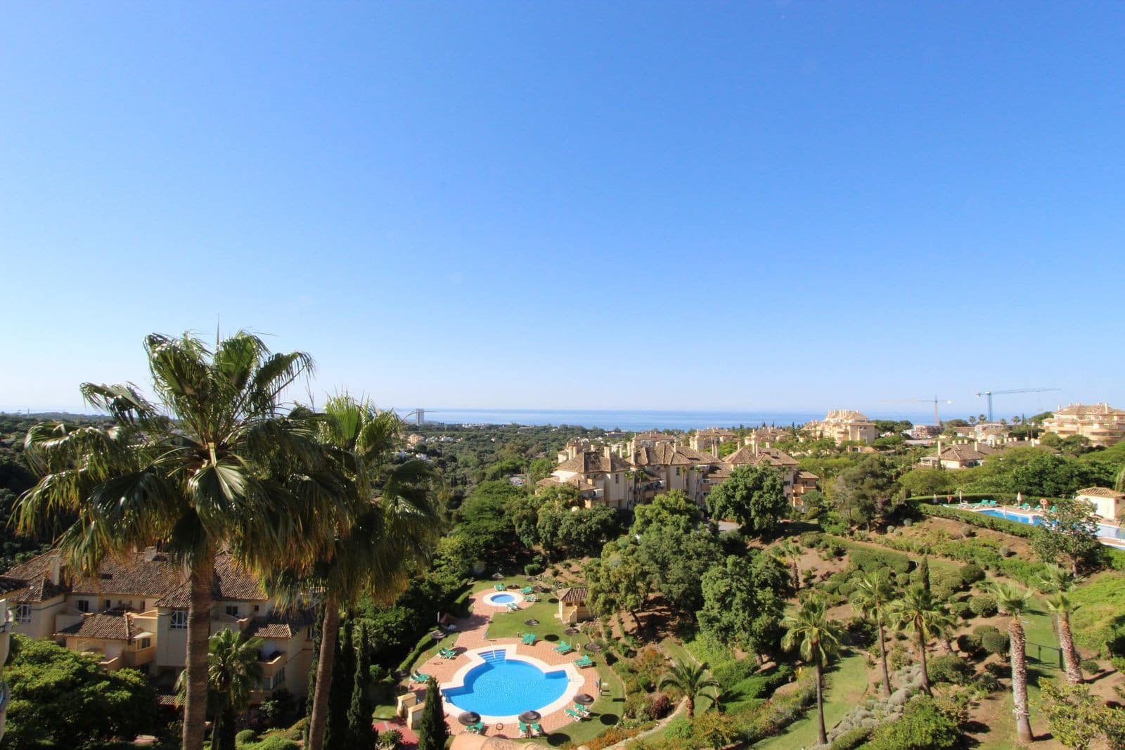 3 soverom Penthouse til salgs i Marbella med svømmebasseng garasje - € 1 399 000 (Ref: 9959461)