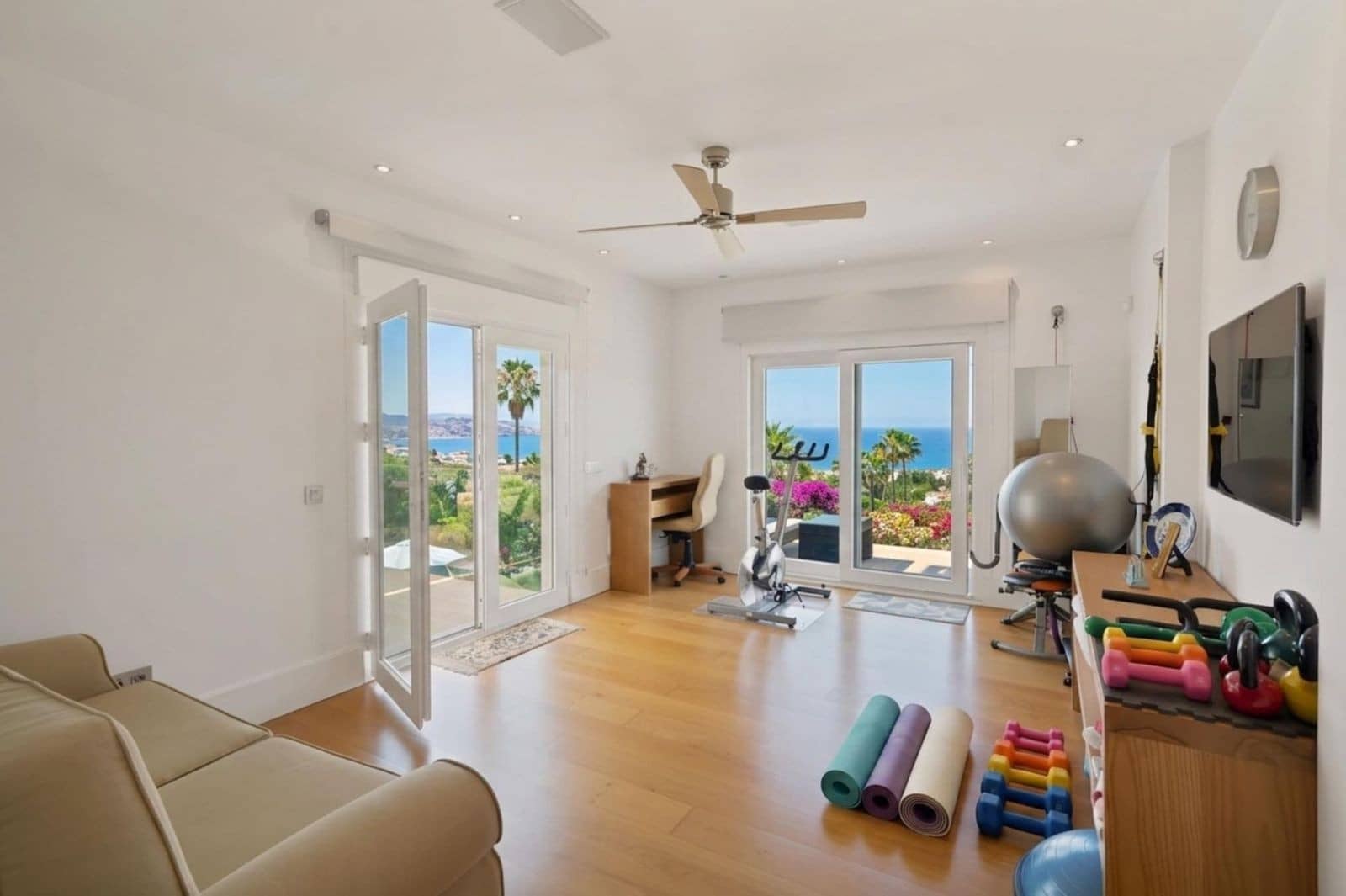 6 bedroom Villa for sale in Marbella with pool garage - € 5,490,000 (Ref: 9959462)