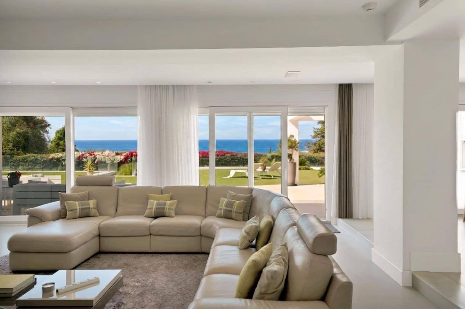 6 bedroom Villa for sale in Marbella with pool garage - € 5,490,000 (Ref: 9959462)
