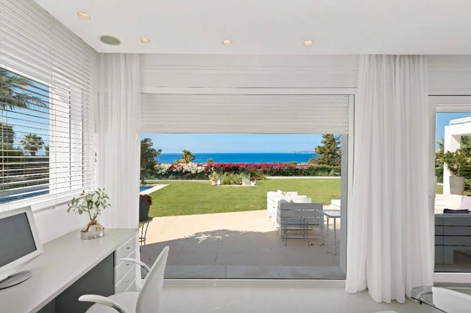 6 bedroom Villa for sale in Marbella with pool garage - € 5,490,000 (Ref: 9959462)