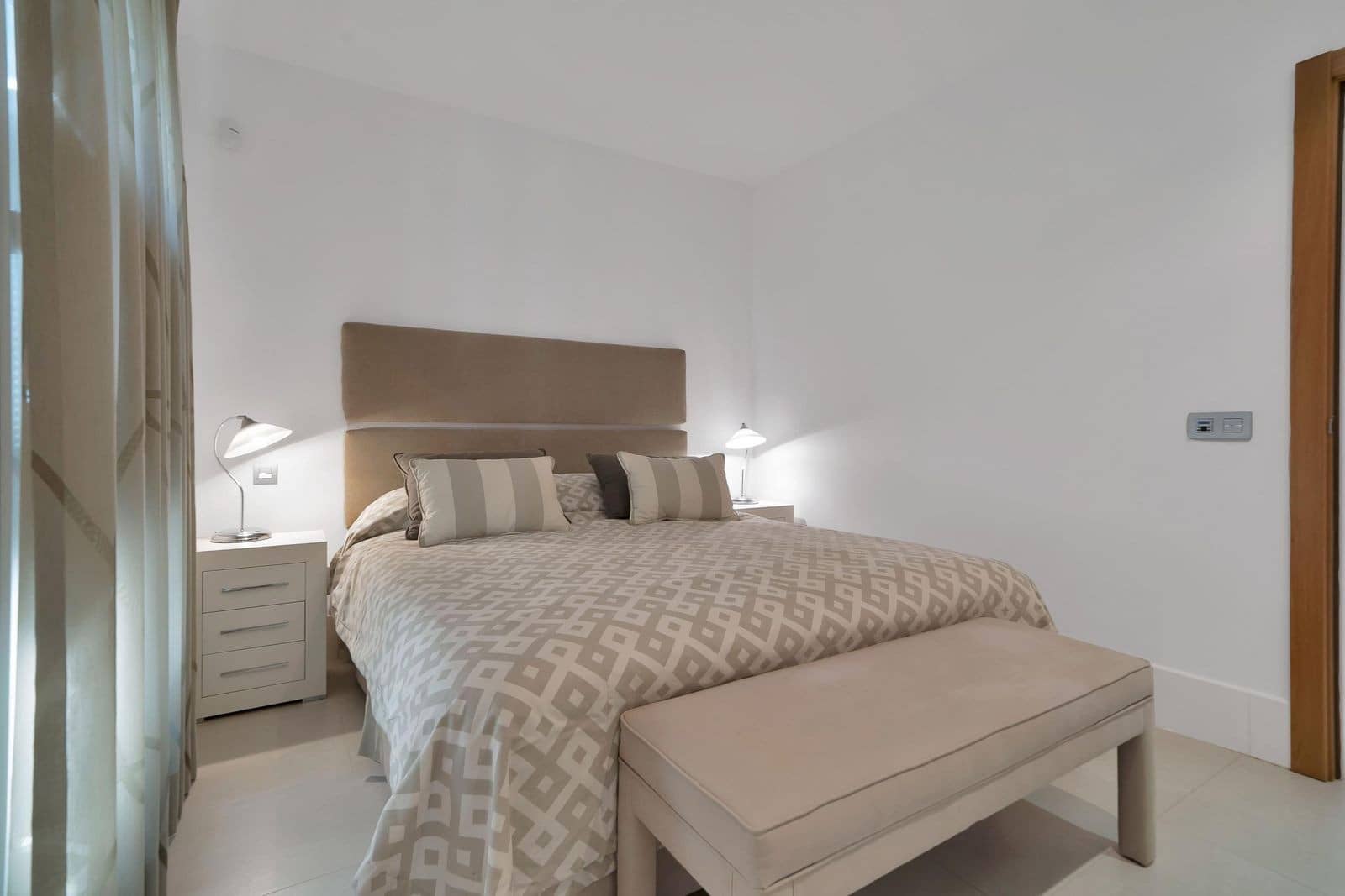6 bedroom Villa for sale in Marbella with pool garage - € 5,490,000 (Ref: 9959462)