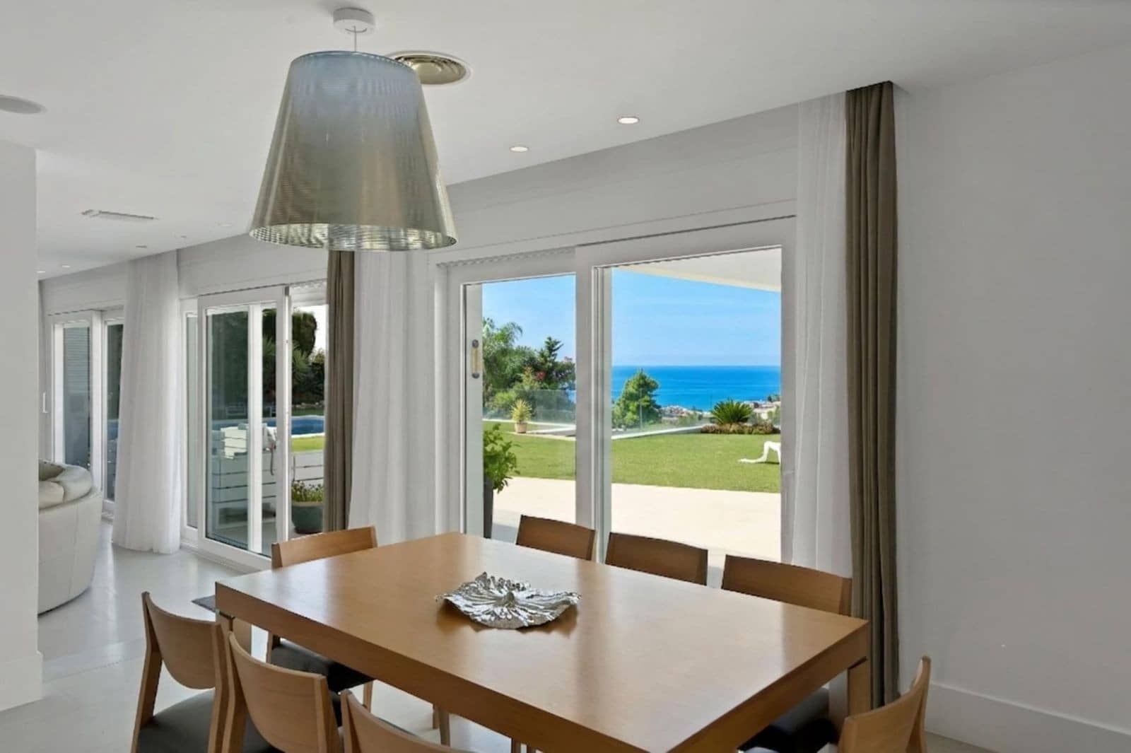6 bedroom Villa for sale in Marbella with pool garage - € 5,490,000 (Ref: 9959462)