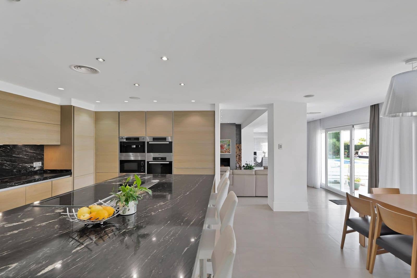 6 bedroom Villa for sale in Marbella with pool garage - € 5,490,000 (Ref: 9959462)