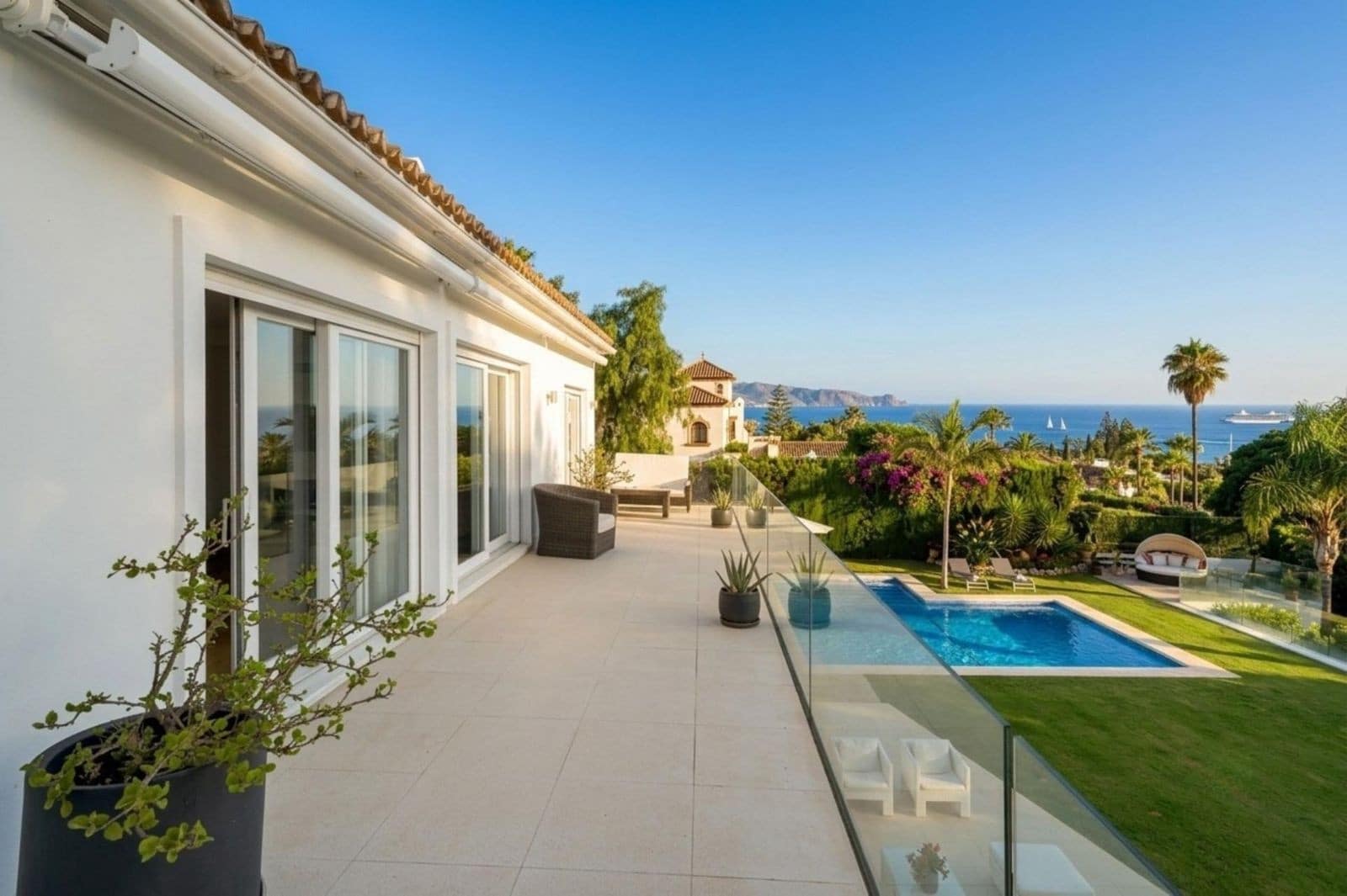 6 bedroom Villa for sale in Marbella with pool garage - € 5,490,000 (Ref: 9959462)