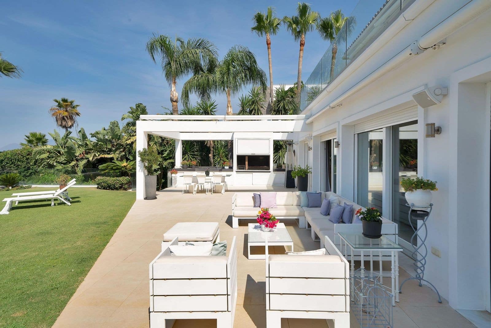 6 bedroom Villa for sale in Marbella with pool garage - € 5,490,000 (Ref: 9959462)