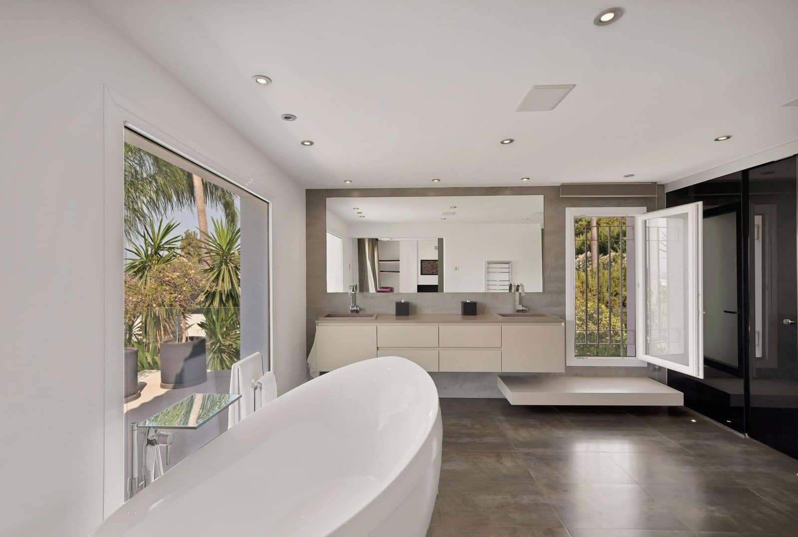 6 bedroom Villa for sale in Marbella with pool garage - € 5,490,000 (Ref: 9959462)