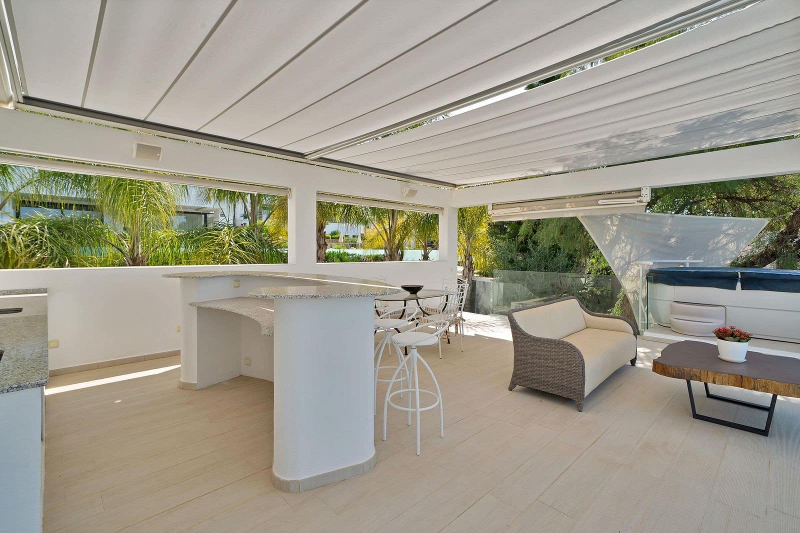 6 bedroom Villa for sale in Marbella with pool garage - € 5,490,000 (Ref: 9959462)