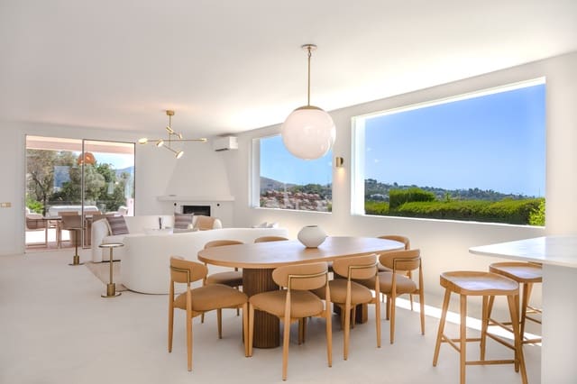 4 bedroom Villa for sale in Marbella with pool garage - € 2,480,000 (Ref: 9959463)
