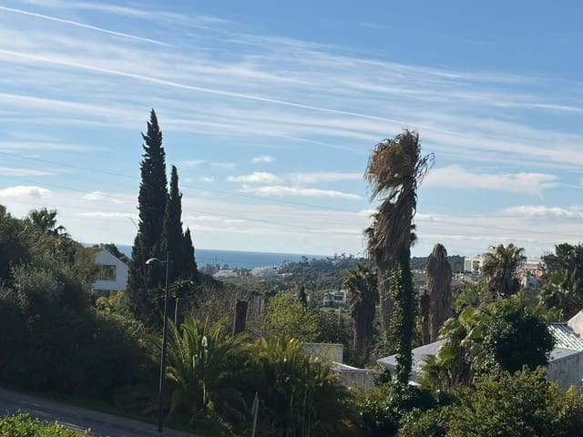 3 bedroom Villa for sale in Estepona with pool garage - € 1,985,000 (Ref: 9962376)