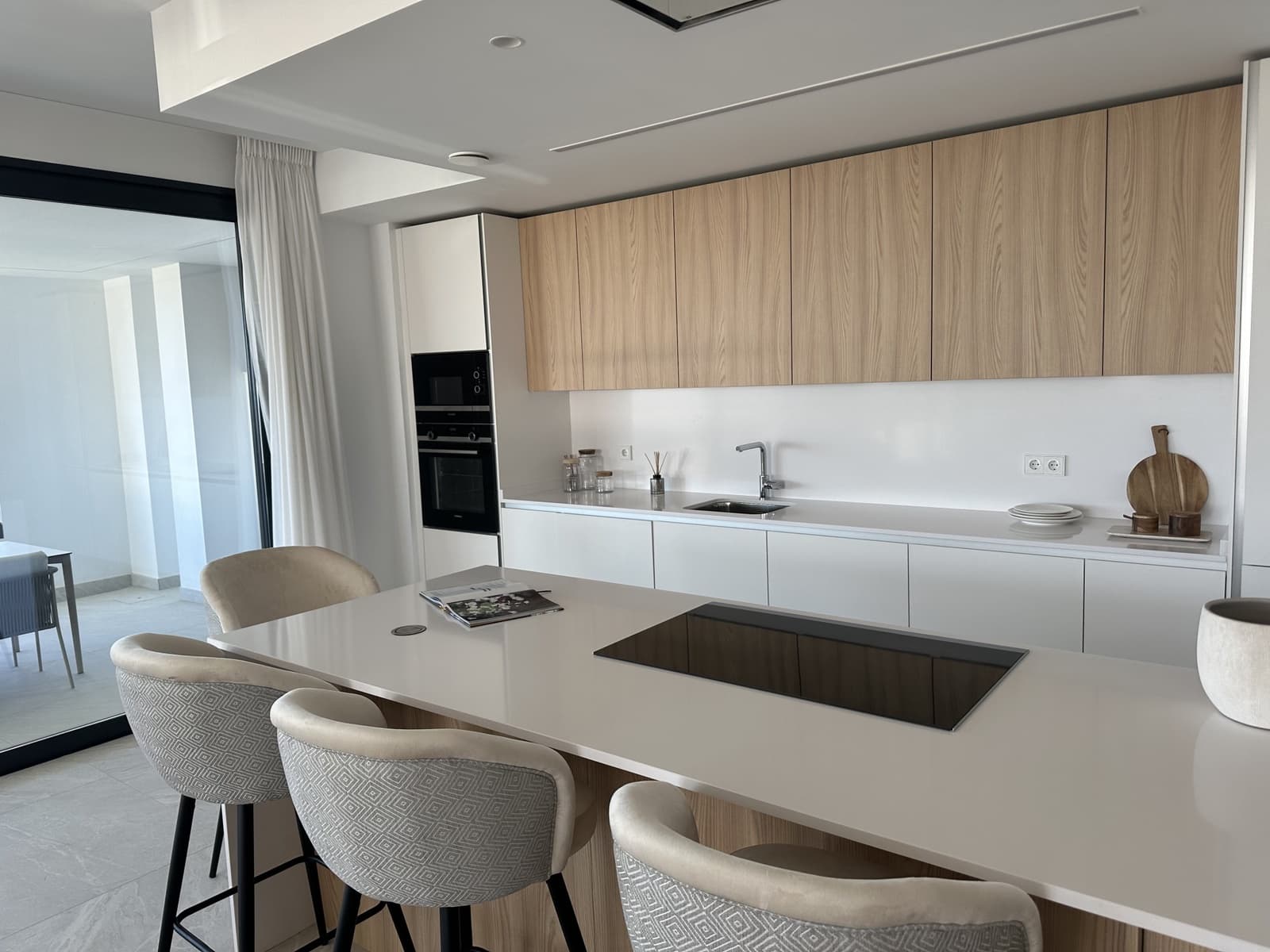 3 sypialnia Apartament na sprzedaż w Marbella z basenem garażem - 1 695 000 € (Ref: 9965002)