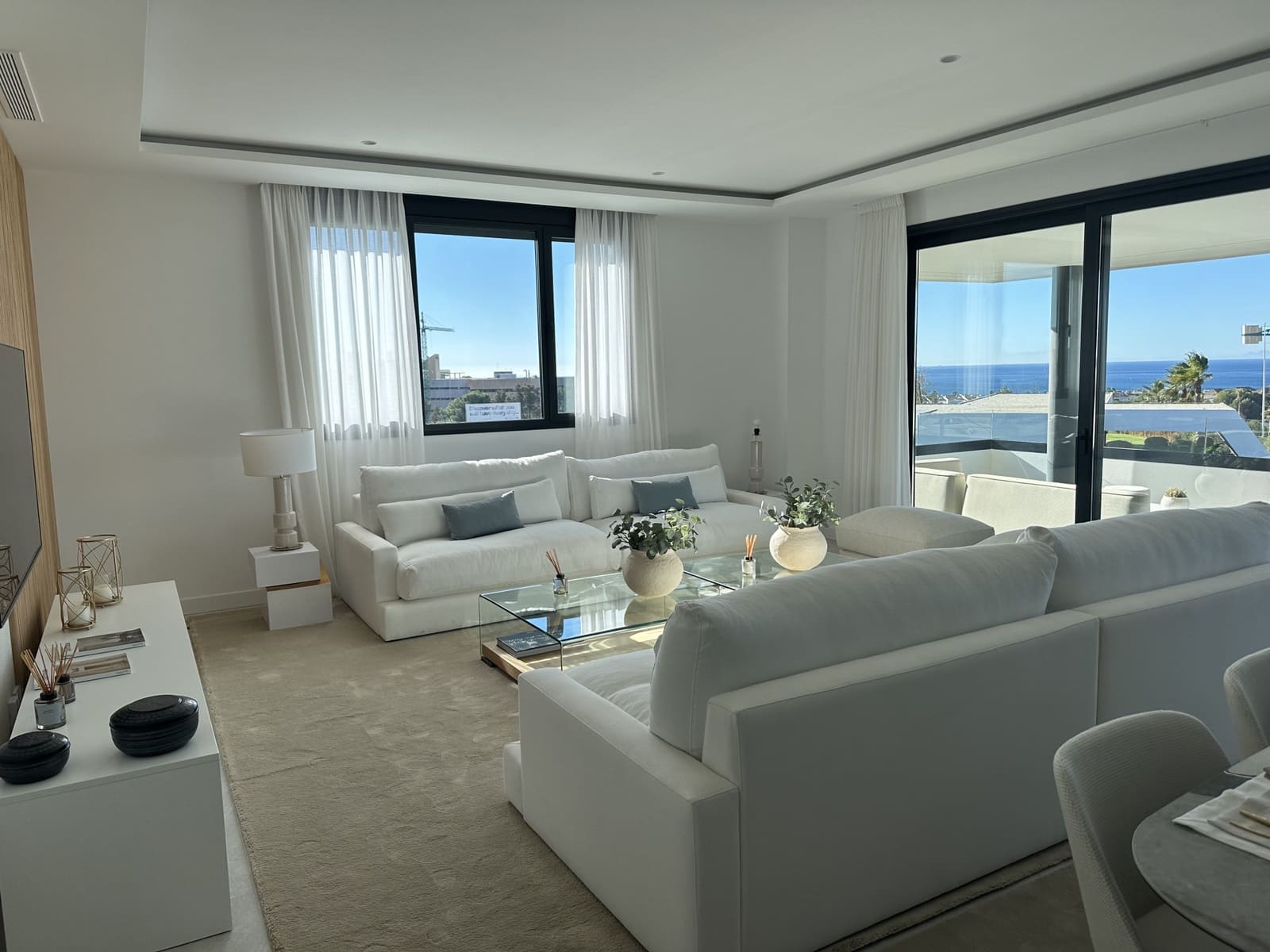 3 sypialnia Apartament na sprzedaż w Marbella z basenem garażem - 1 695 000 € (Ref: 9965002)