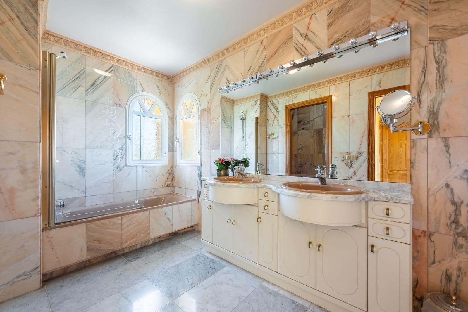 Chalet de 5 habitaciones en Atalaya-Isdabe en venta con piscina garaje - 1.295.000 € (Ref: 9965009)