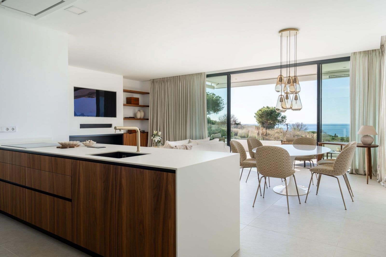 3 bedroom Apartment for sale in Marbella with pool garage - € 1,850,000 (Ref: 9966364)