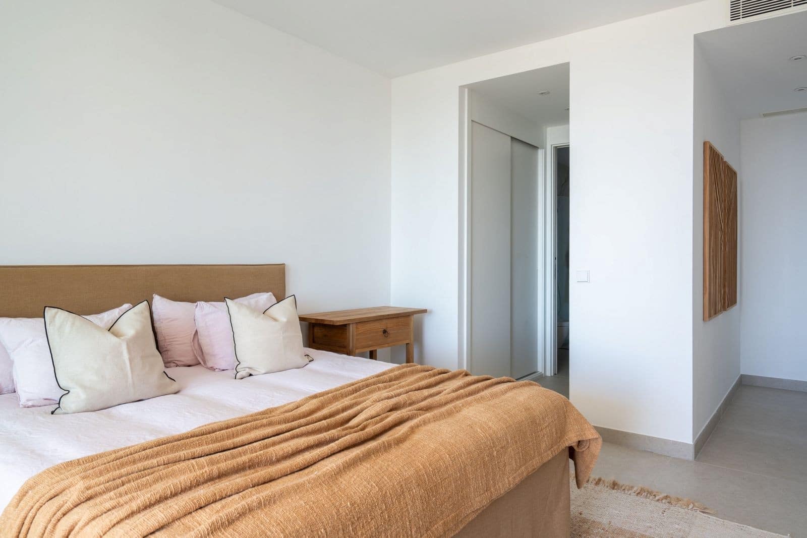 3 bedroom Apartment for sale in Marbella with pool garage - € 1,850,000 (Ref: 9966364)