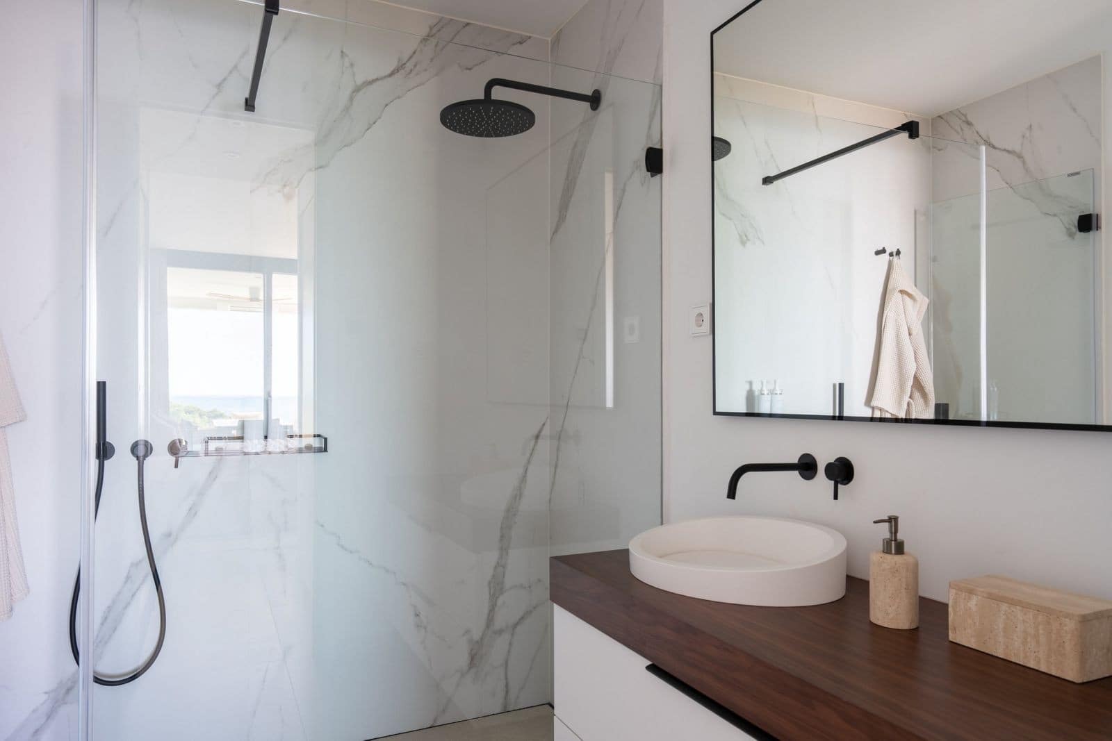 3 bedroom Apartment for sale in Marbella with pool garage - € 1,850,000 (Ref: 9966364)