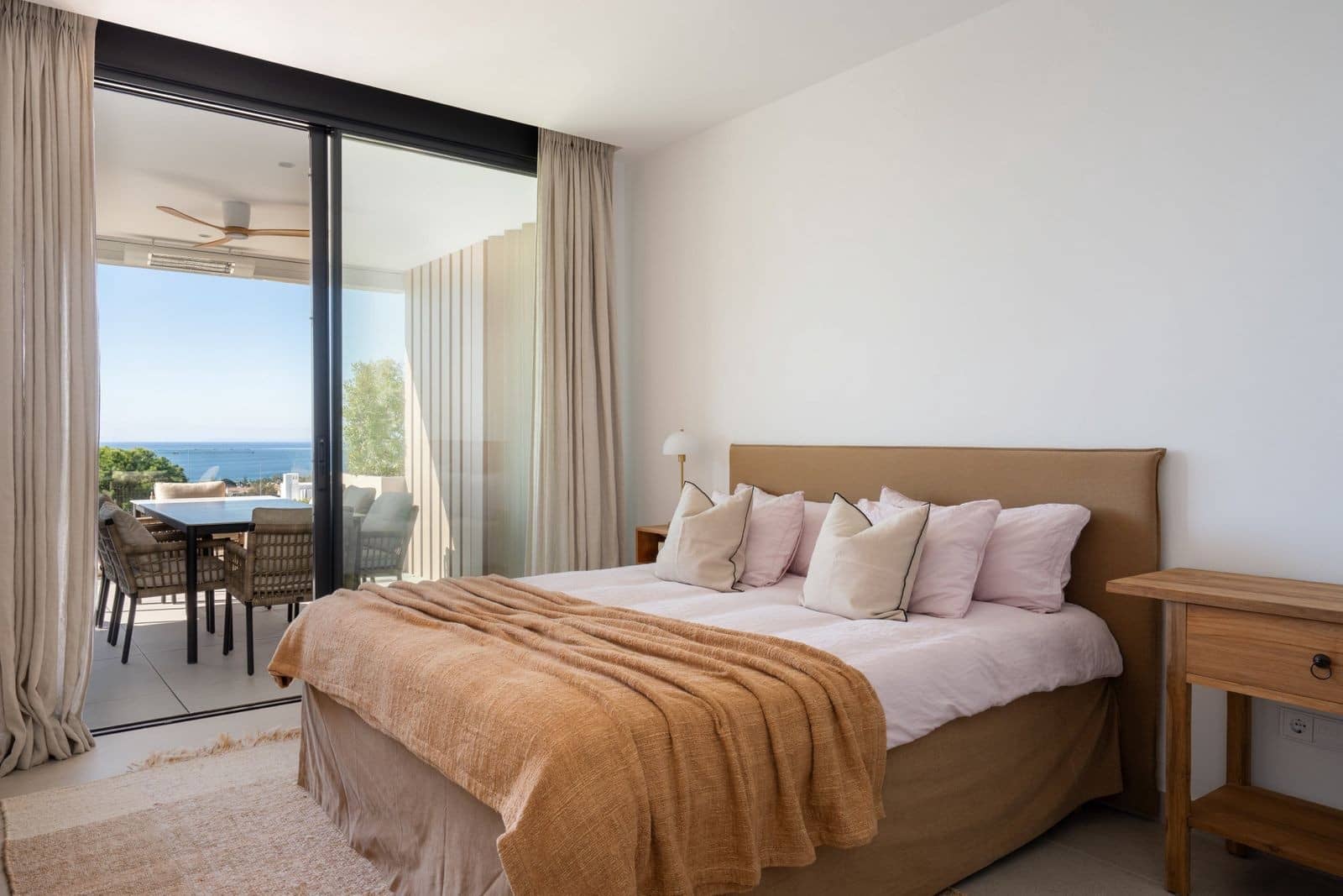 3 bedroom Apartment for sale in Marbella with pool garage - € 1,850,000 (Ref: 9966364)