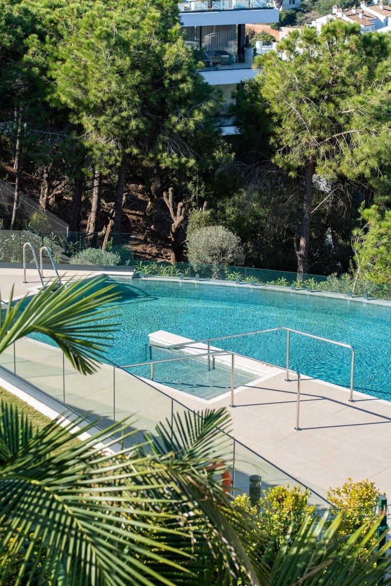 3 bedroom Apartment for sale in Marbella with pool garage - € 1,850,000 (Ref: 9966364)