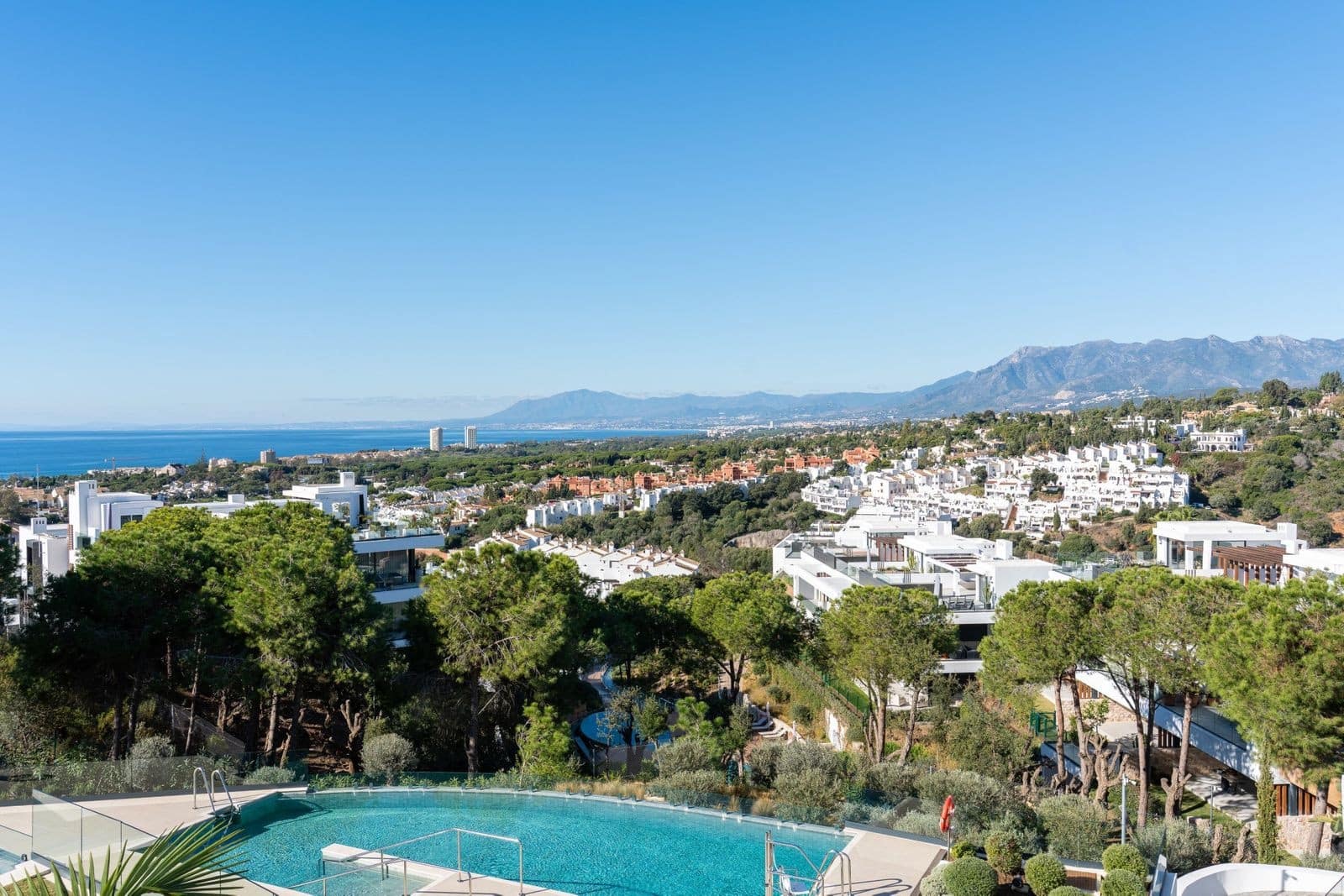 3 bedroom Apartment for sale in Marbella with pool garage - € 1,850,000 (Ref: 9966364)