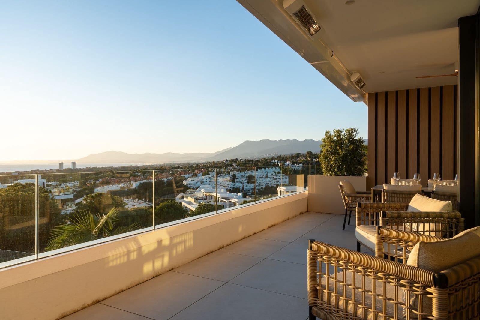 3 bedroom Apartment for sale in Marbella with pool garage - € 1,850,000 (Ref: 9966364)