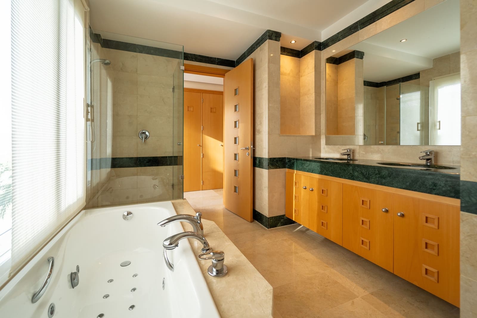 3 Zimmer Apartment zu verkaufen in Mijas Costa mit Pool Garage - 473.000 € (Ref: 9966369)