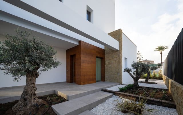 4 soverom Villa til salgs i Mijas Costa, Mijas med svømmebasseng garasje - € 1 675 000 (Ref: 9967564)