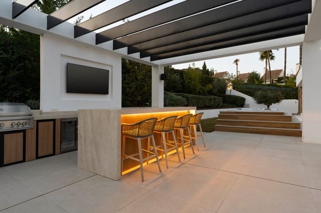 6 slaapkamer Villa te koop in Nueva Andalucia, Marbella met zwembad garage - € 4.445.000 (Ref: 9967567)