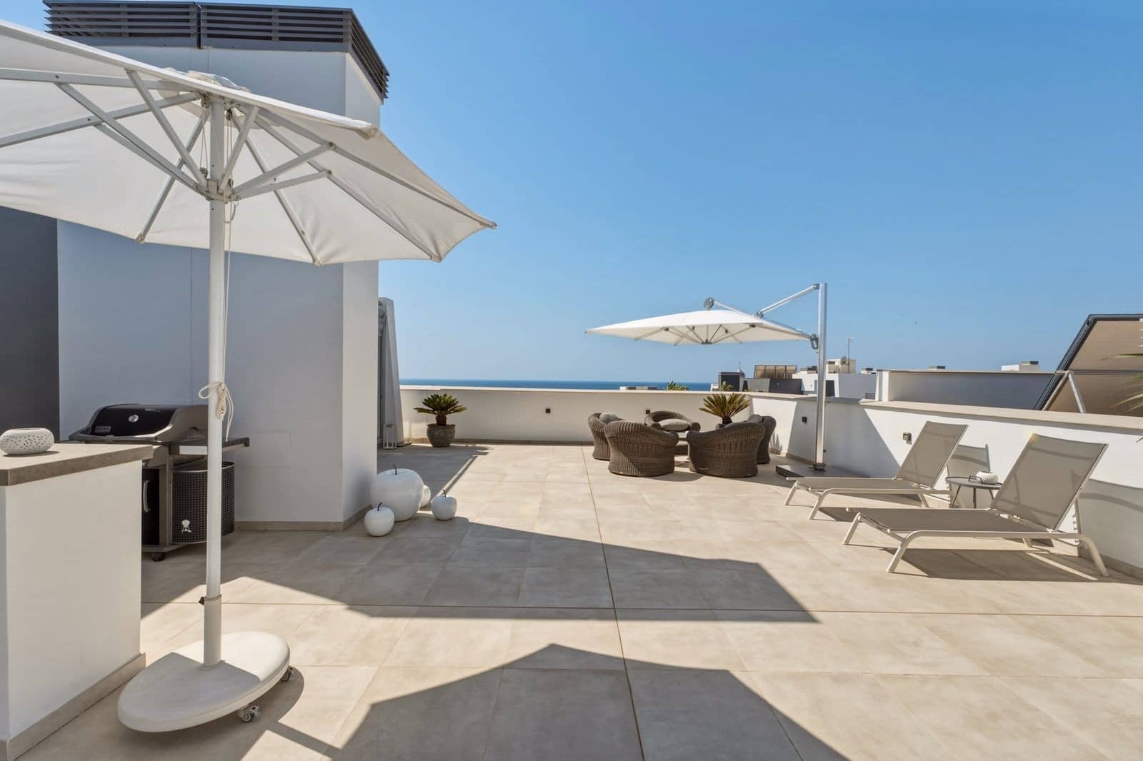 4 soveværelse Penthouse til salg i New Golden Mile med swimmingpool garage - € 995.000 (Ref: 9973041)