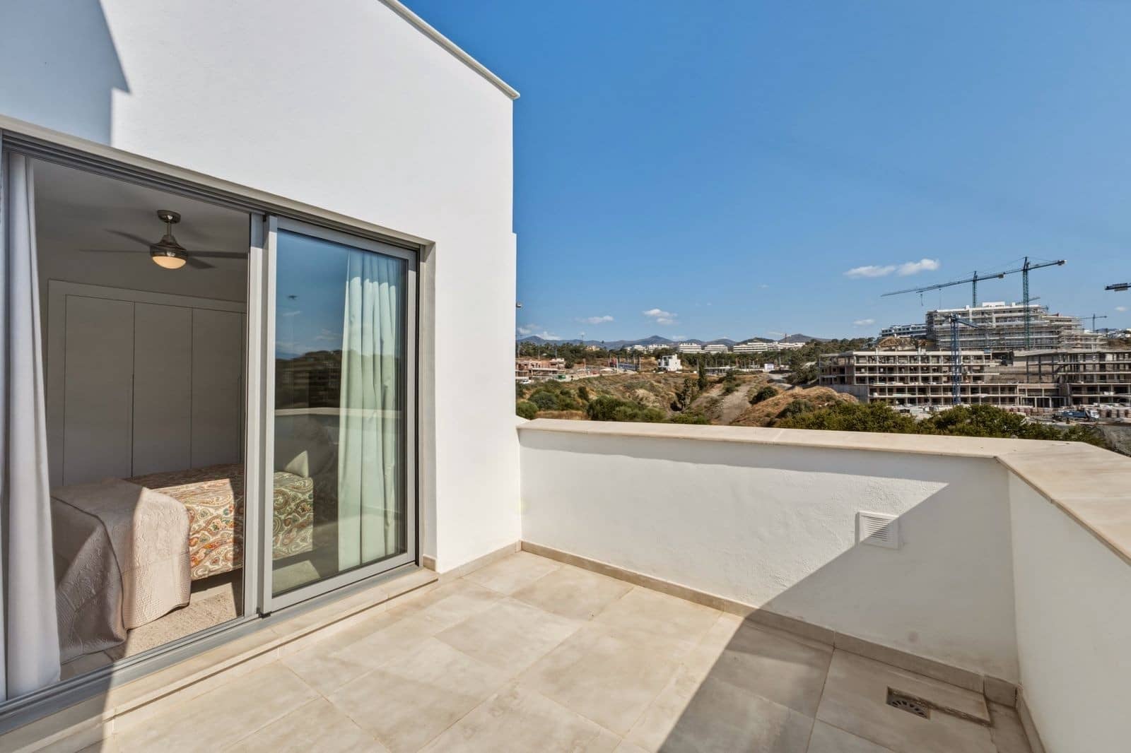 4 soveværelse Penthouse til salg i New Golden Mile med swimmingpool garage - € 995.000 (Ref: 9973041)