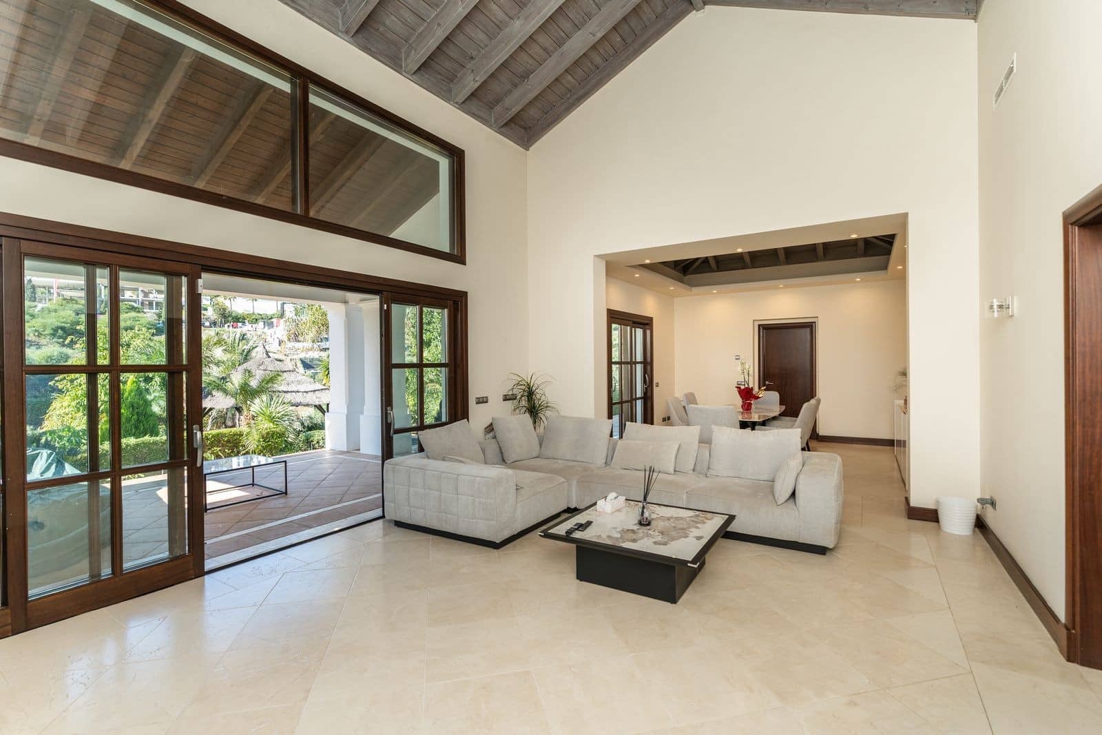 4 bedroom Villa for sale in El Paraiso with pool garage - € 2,750,000 (Ref: 9973043)