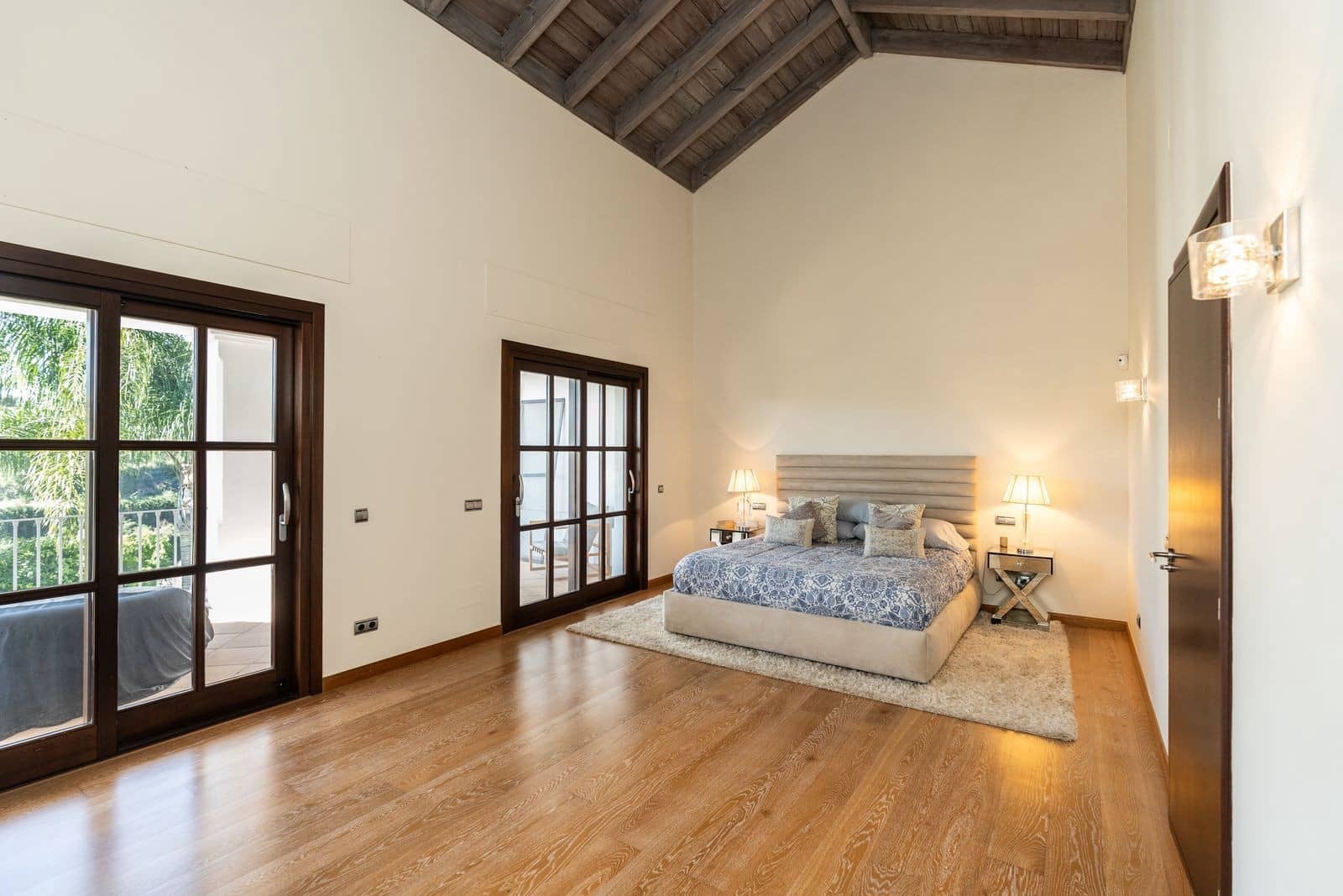 4 bedroom Villa for sale in El Paraiso with pool garage - € 2,750,000 (Ref: 9973043)