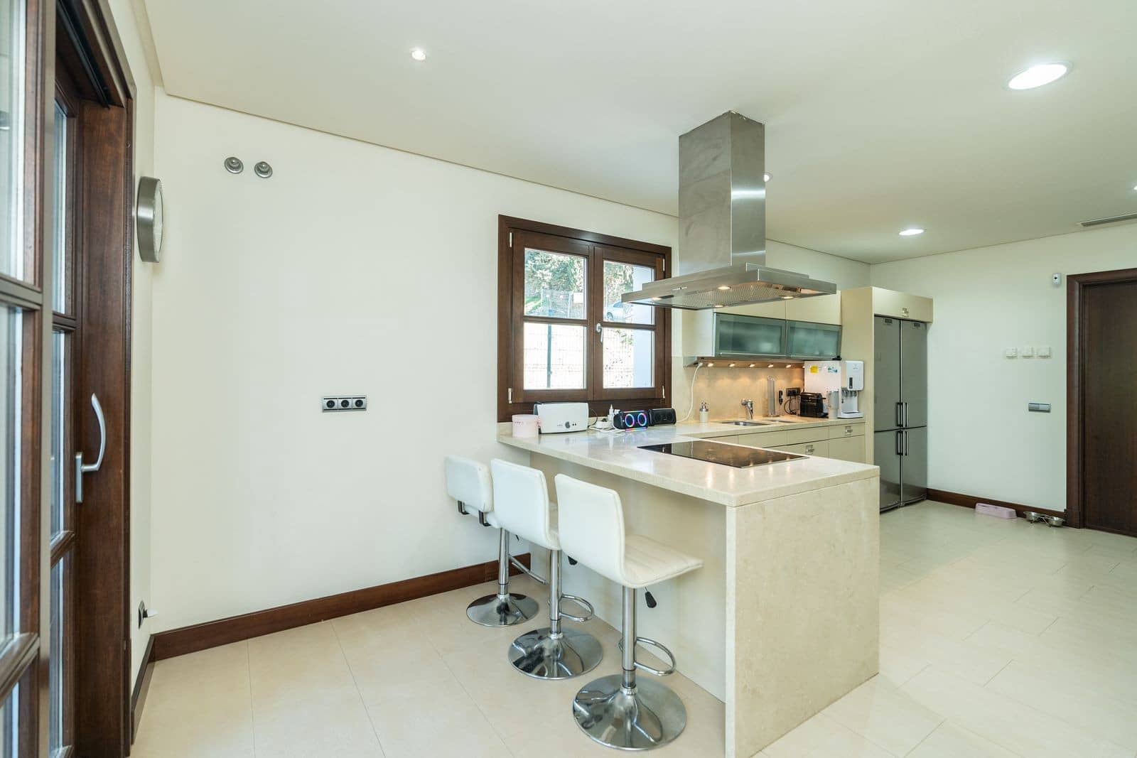 4 bedroom Villa for sale in El Paraiso with pool garage - € 2,750,000 (Ref: 9973043)