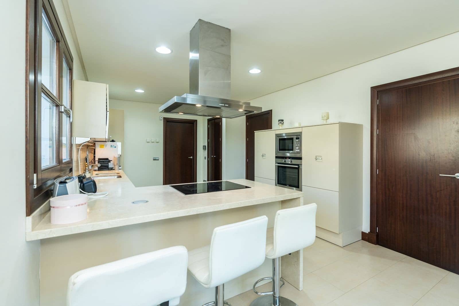 4 bedroom Villa for sale in El Paraiso with pool garage - € 2,750,000 (Ref: 9973043)