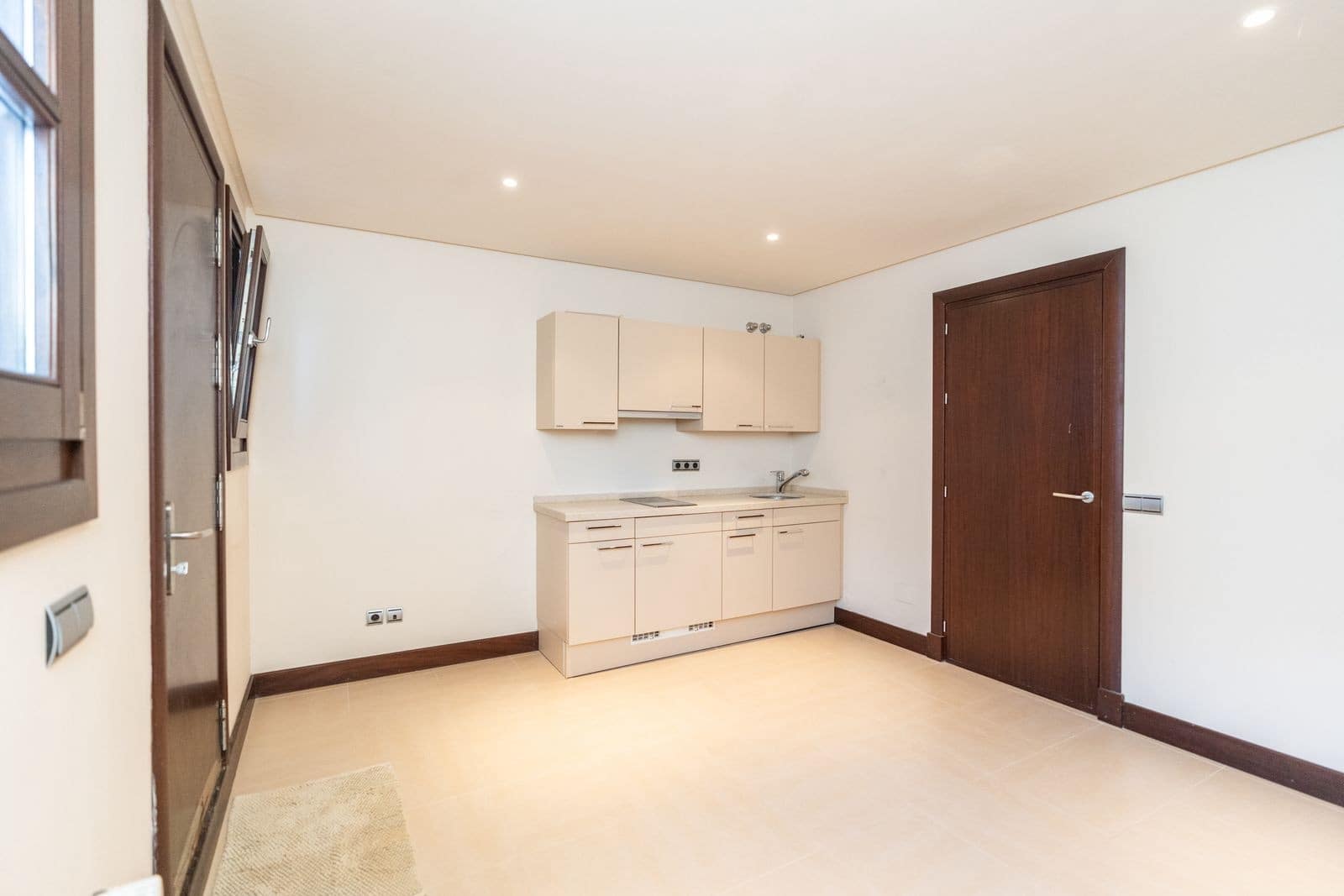4 bedroom Villa for sale in El Paraiso with pool garage - € 2,750,000 (Ref: 9973043)