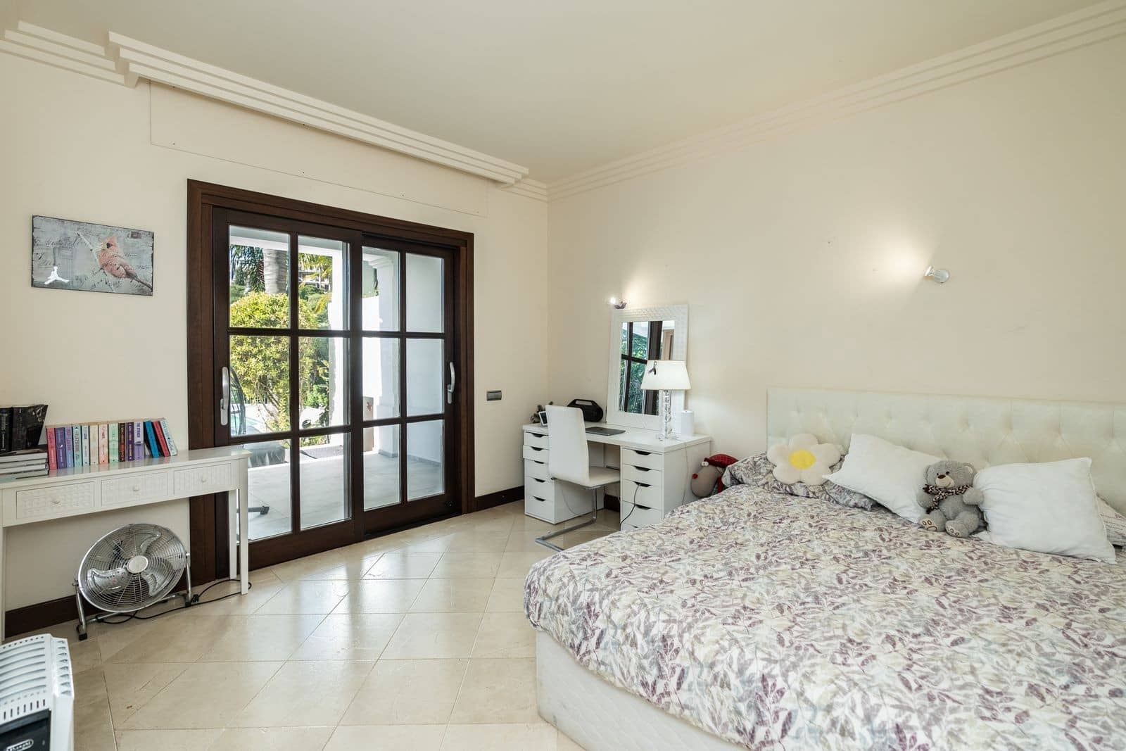 4 bedroom Villa for sale in El Paraiso with pool garage - € 2,750,000 (Ref: 9973043)