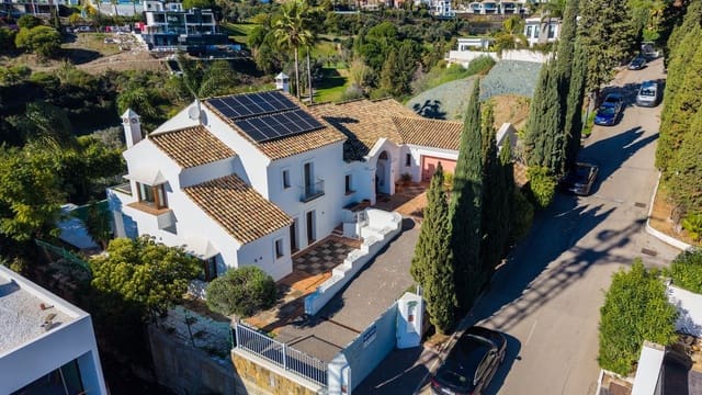 4 soveværelse Villa til salg i El Paraiso, Estepona med swimmingpool garage - € 2.750.000 (Ref: 9973043)