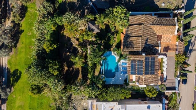 4 soveværelse Villa til salg i El Paraiso, Estepona med swimmingpool garage - € 2.750.000 (Ref: 9973043)