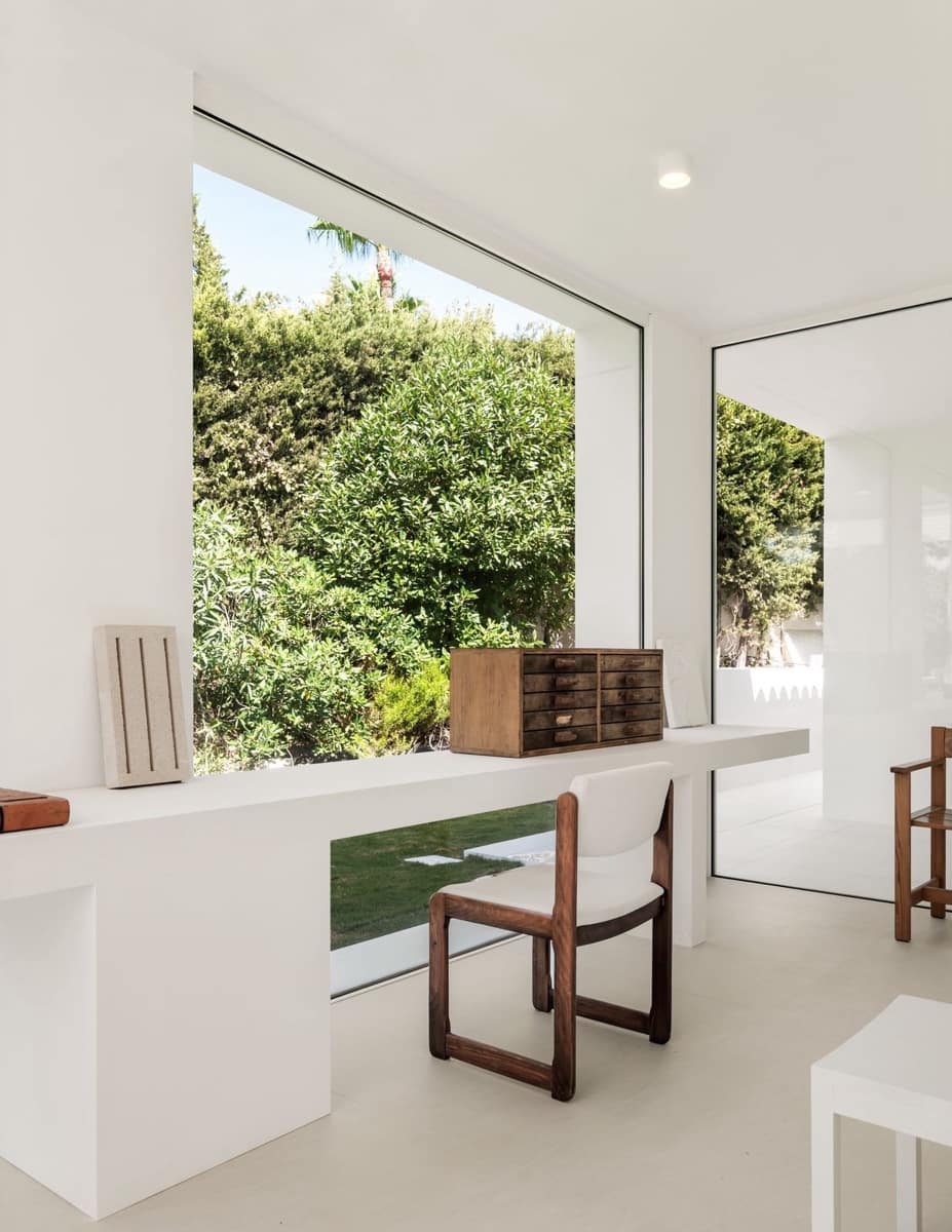 4 bedroom Villa for sale in El Paraiso with pool garage - € 3,880,000 (Ref: 9973045)