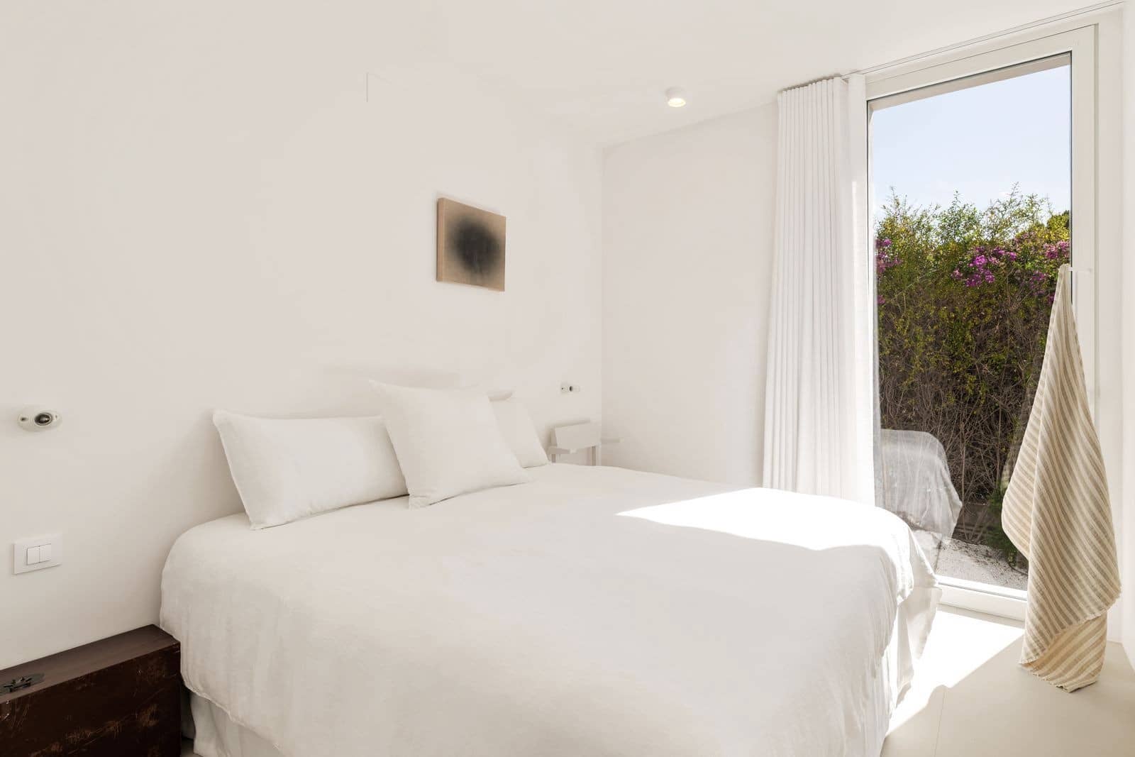 4 bedroom Villa for sale in El Paraiso with pool garage - € 3,880,000 (Ref: 9973045)