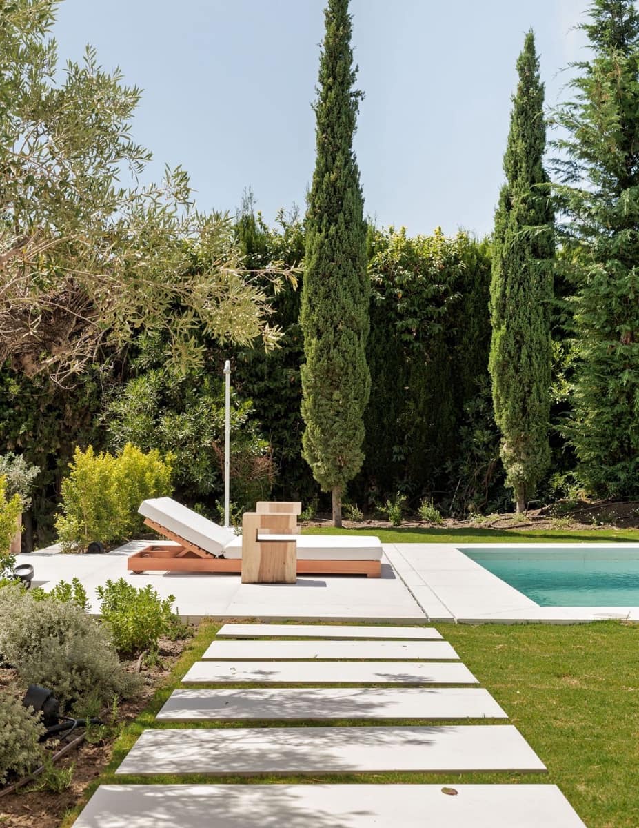 4 bedroom Villa for sale in El Paraiso with pool garage - € 3,880,000 (Ref: 9973045)