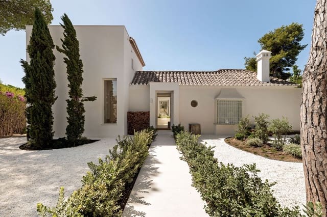 4 soverom Villa til salgs i El Paraiso, Estepona med svømmebasseng garasje - € 3 880 000 (Ref: 9973045)