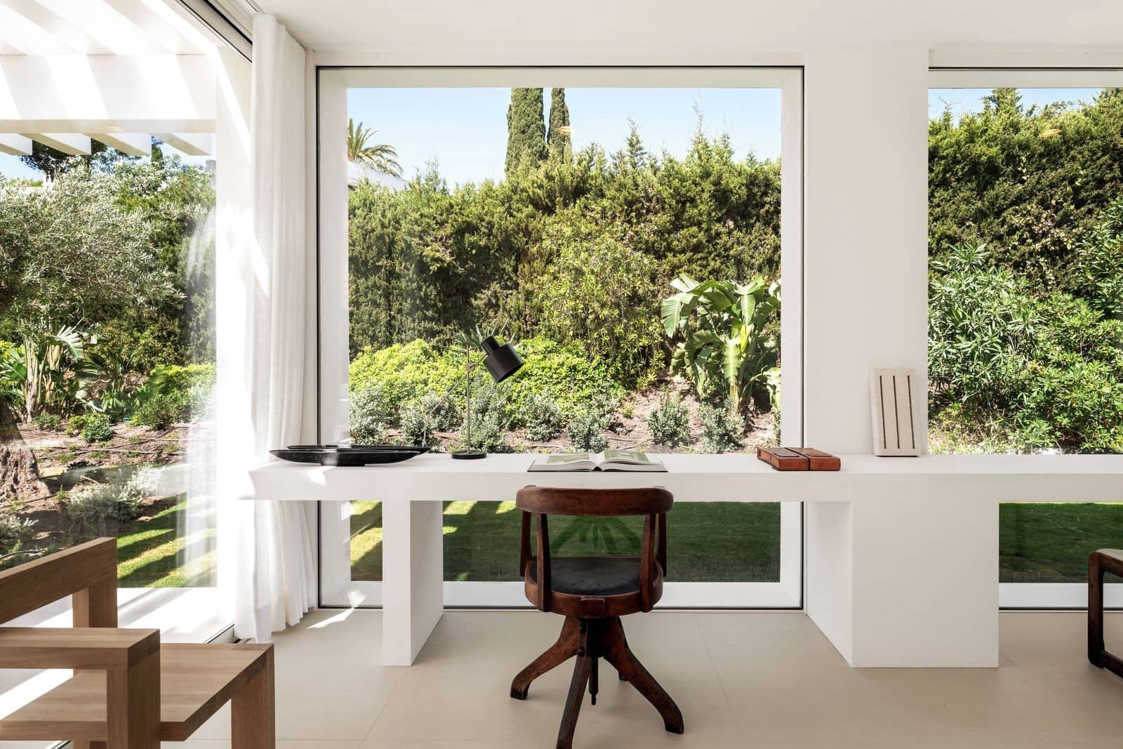 4 bedroom Villa for sale in El Paraiso with pool garage - € 3,880,000 (Ref: 9973045)